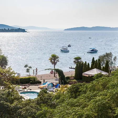 Two-bedroom In Apartamento