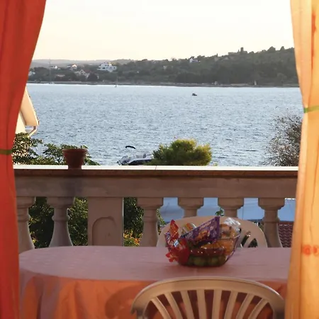 Two-bedroom In Διαμέρισμα *