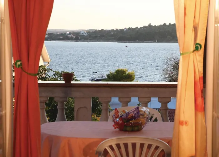 Two-bedroom In 公寓 *